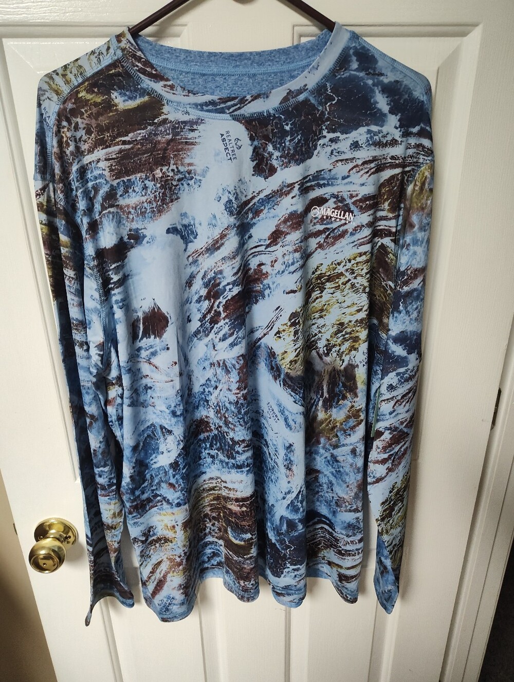 Realtree Multicolor Blue and Brown Wave-Print Performance Shirt